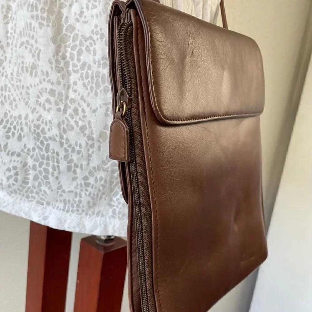 Leather Shoulder Purse EUC